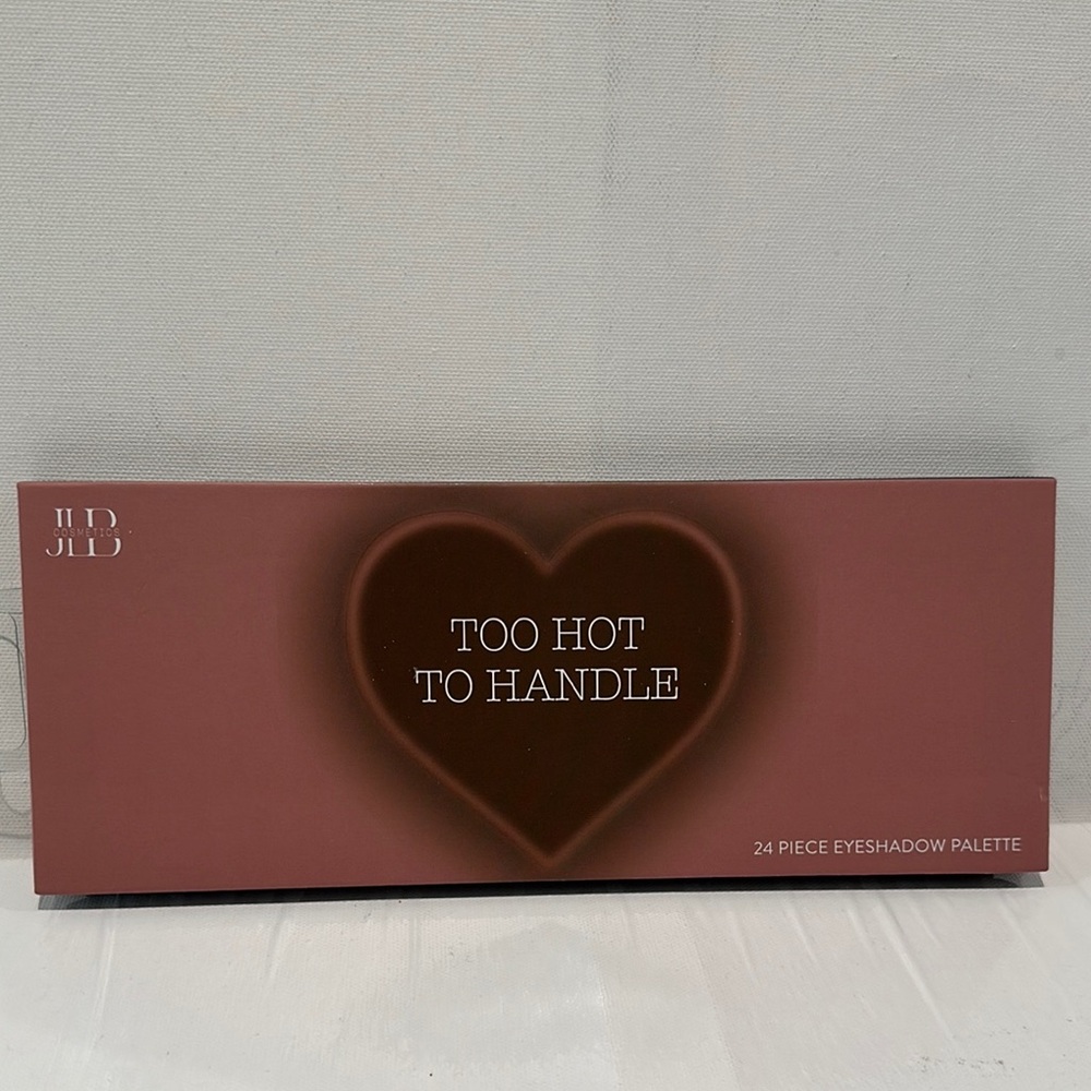 JBL Cosmetics Too Hot To Handle 24 Piece Eyeshadow Palette in Shimmers and Flats